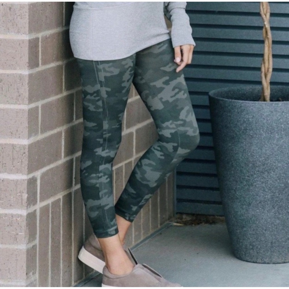 Spanx Leggings Womens L Green Camo Seamless High Waisted Look at Me Now Outdoors